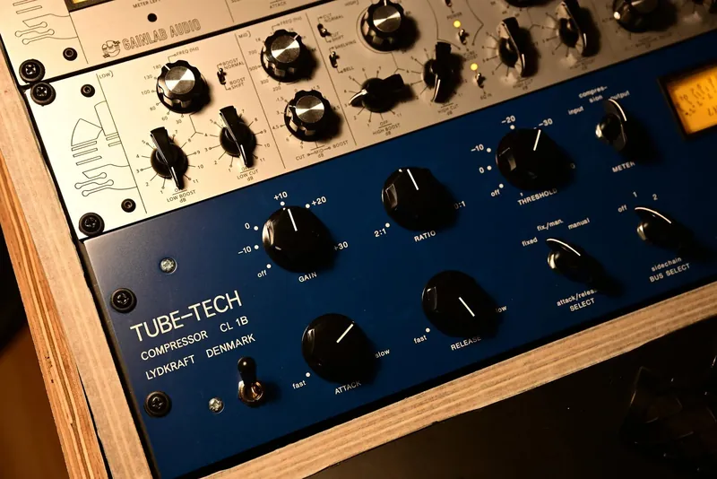 Tube-Tech CL1B compressor in the AZSound rack