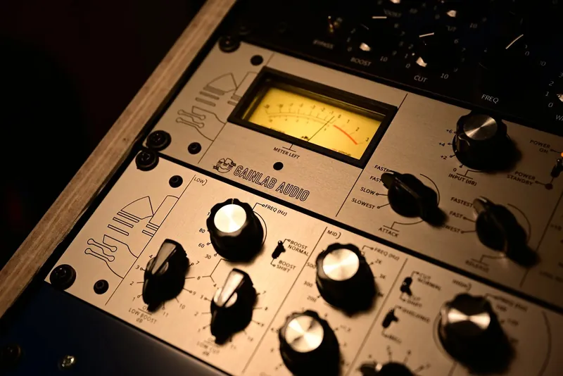 Outboard unit with a lit VU meter